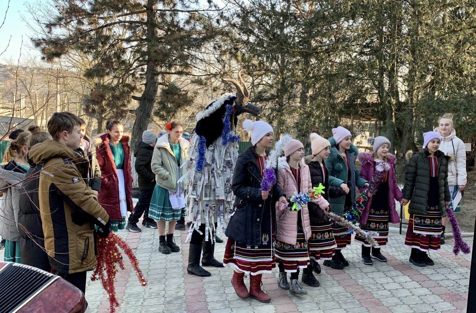 Традиции садика. Рождественские колядки в Гагаузии. Колядки в Гагаузии 14 января рисунок. Фото гагаузские обычаи с детьми. Старый новый год в Гагаузии фото и видео.