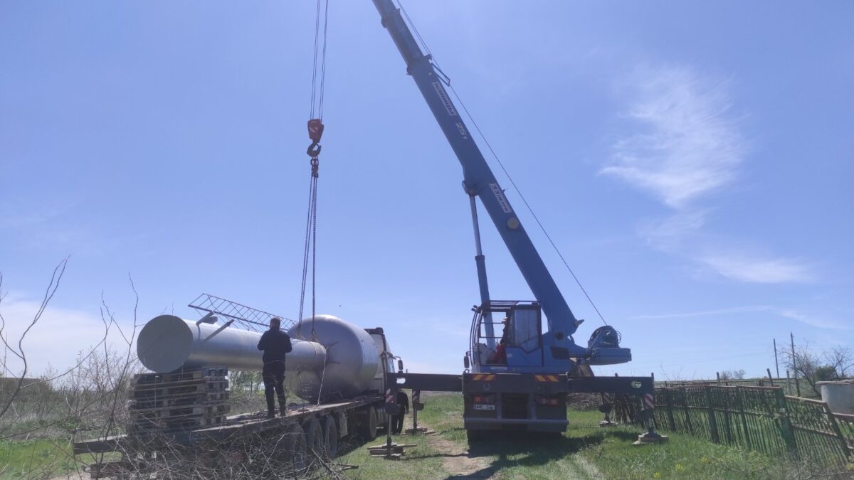 ВИДЕО. В селе Чишмикиой по улице Ренийская установили новую воднонапорную  башню - CESMA.MD